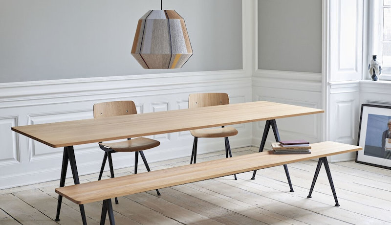 Caius Arne Invloedrijk Bank bij de eettafel creëert ruimte | Interieur design by nicole & fleur